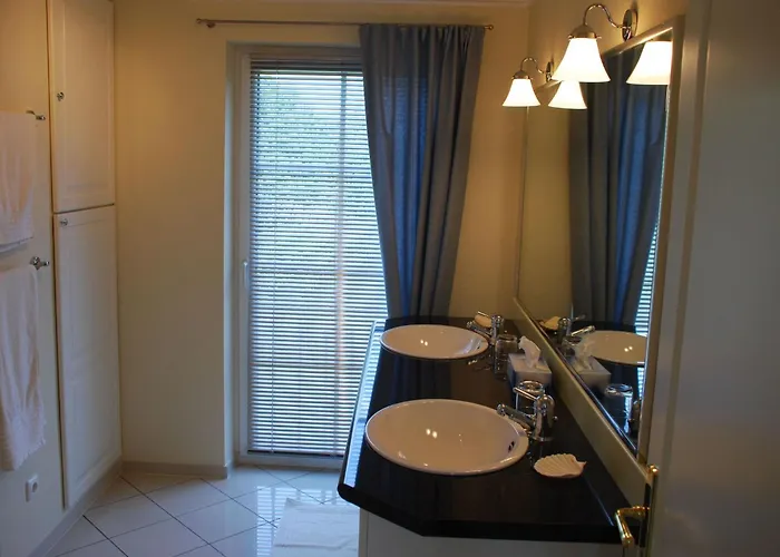 Wunderschoene In Swantow Mit Offenem Kamin By Interhome Appartement Puddemin